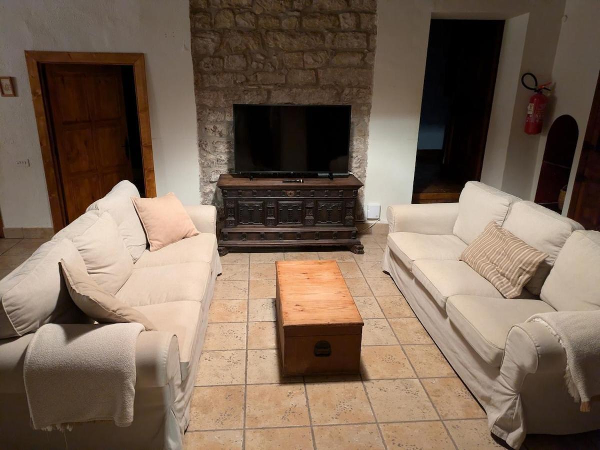 Masia Cal Millas - Turisme Rural Castellfullit de Riubregos Bagian luar foto